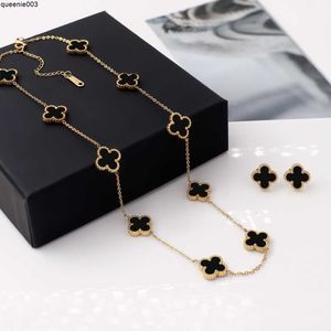 Pendant Necklaces Gold Plated Necklace Designer for Woman Four Leaf Clover and Earrings Fashion Red Agate Wedding Party Jewelry Gift Combination Suit