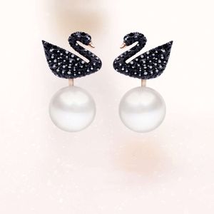 Orecchini con perle e nappe con cigno nero Swarovski, elemento femminile, in cristallo, sul retro