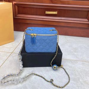 Designer de canal mini bola dourada lingge caixa bolsa feminina portátil bolsa de maquiagem denim boca vermelha bolsa de viagem bolsa de lavagem de um ombro bolsa crossbody