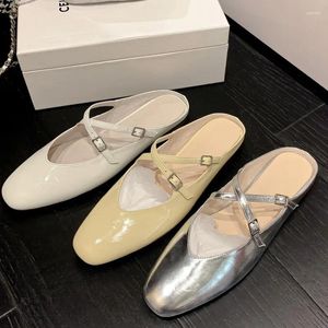 Buty zwykłe 2024 Spring Single Silver Fashion Płytka poślizg na kobietach płaskie damskie buty baletnicy na zewnątrz