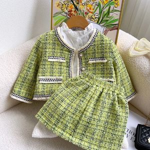 Dziewczęce Zestawy odzieży Tweed 2PCS Autumn Baby Princess Top i spódnica urodziny Zima Zimowa Klasyczna tkanina dla dzieci 1-10ys 240229