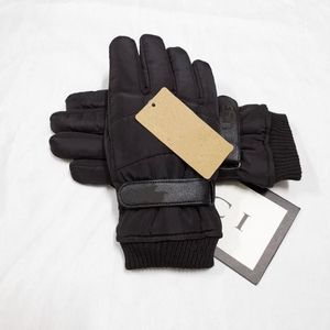 冬と秋の女性用手袋をデザインする素敵な毛皮のボールアウトドアスポーツ暖かい冬の手袋を備えたカシミアミトングローブ562240o