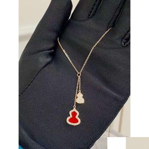 مصمم المخططين 18K Gold Calabash Red Agate Diamond Pendant Necklace Women Exclusive Love Luxury Classic Jewelry Jewelry Accessorie OTJ06
