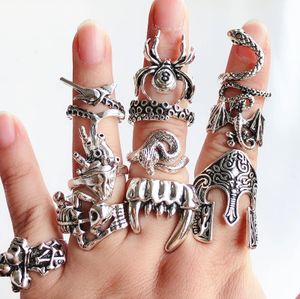 Großhandel 3650pcslot 36 Stile Punk Goth Ringe Männer und Frauen Spinne Schädel Fledermaus Schlange gemischt Modeschmuck Party Geschenk 240228