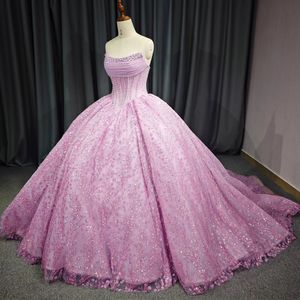 豪華なピンクの光沢のあるボールガウンQuinceaneraドレス2024レースビーズは肩のタルスウィート16年ベスティド15 DE XV ANOS