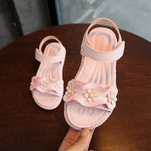 Летние сандалии с розовым цветком на мягкой подошве, нескользящая искусственная кожа для маленьких девочек, сандалии для малышей, обувь принцессы для малышей, корейские модные сандалии с открытым носком, 2024 г., пляжная обувь