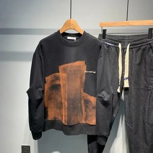 メンズの服フーディレスブラックプルオーバートッププリントスウェットシャツのためのグラフィックラウンドネッククルーネック美学シンプルなデザイナーエモ240228