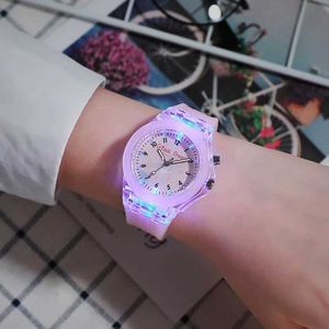 Armbanduhren Leuchtende Kinderuhren LED Buntes Blitzlicht Digital Wasserdicht für Jungen Mädchen Quarzuhr Kreative Kinder SportarmbanduhrL2303