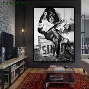 Resimler komik maymun iş tuval resim okuma spaper poster ve baskı siyah beyaz sanat resim tuvalet tuvalet dekor251s