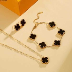 Pendant Necklaces Luxury Necklace Designer for Woman Clover Bracelet Gold Plated Necklace Womens Agate Jewelry Christmas Wedding Party Jewerlry Gift Suits