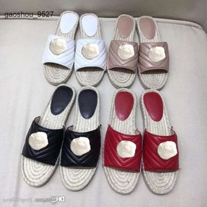 Storlek bokstäver gglies floppar damer tofflor mode iuqp sommarläder lady strand glider designer kvinnor tecknad metall loafers sandaler skor 35-40-41