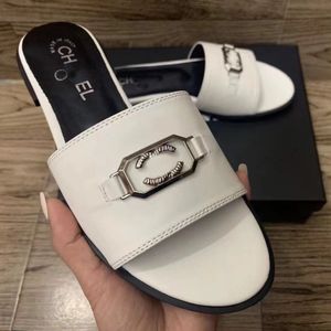 2024 Designer Paris Explosive Women's Sandals Summer Beach Luxury Channal Flats Casual Flats Flip Flip Flip Flip Flip Flip Flip Flip Flip Flip Flip