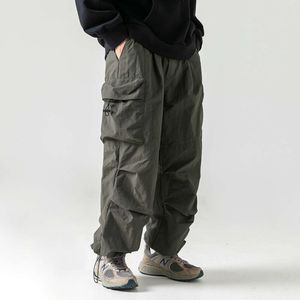 Pantaloni da soldato con paracadute al ginocchio doppio paraspruzzi per esterni, tasche tridimensionali funzionali di marca alla moda primaverile, abiti da lavoro, pantaloni casual per uomo stile