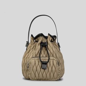 Borse a secchiello imbottite gonfie di design Borsa a tracolla con tracolla a spalla increspata Borsa a mano con coulisse in lattice Borse con manico in cotone da donna 240309