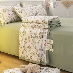 Comforters sets 150X200CM Summer Air Conditioner Quilt Double Layer Cotton Breathable Comfortable Bed Cover Quilt Travel Thin Quilt Bedding YQ240313