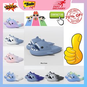 Designer Casual Platform Shark Slides tofflor Män Kvinna Anti Rainbow Fashion Slip Wear-Resistent Light Weight Breattable Low Cut Super Soft Sa1ndals Slipper Gai