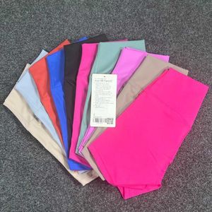 Damen-Shorts. Sportliche Yoga-Shorts mit atmungsaktivem und schnell trocknendem 2,5-Zoll-Hohlnetzgewebe und Taillenverschluss für Damen-SportshortsL24313