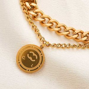 Designer Pendant bracelet C gold red round Necklace Jewlery Designer Women diamond Pendant Iced Out Entwined Loops Design Personalized Jewelry Accessories catego