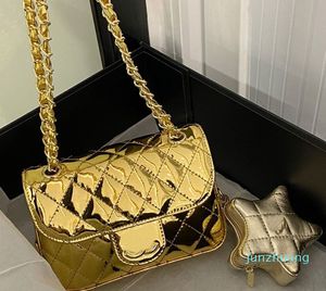 Borsa con patta classica di design da donna lucida 2in1 con portamonete a forma di stella Pelle verniciata Hardware in metallo dorato 19 cm Spalla a tracolla di lusso in oro / argento