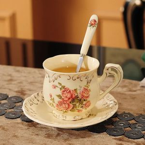 Europäische Keramik-Kaffeetasse mit Löffel, 220 ml, englische britische Nachmittagstee-Tasse und Untertasse, Löffel-Set, 900 ml, Teekanne, Kaffeegeschirr 240301