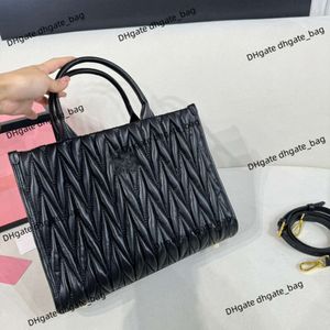 ファッションバッグの女性用肩のハンドバッグMI新しいプリーツバッグ小さなトートハンドバッグシングルショルダークロスボディバッグ高級汎用カジュアルビジネスコネクタトートバッグ