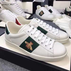 Box Gglies Sneakers Designer Broderi Shoes Splicing Italy Män med kvinnor Canvas Casual Shoes Animal Sneaker Trainers Classic White Size Stripe 354
