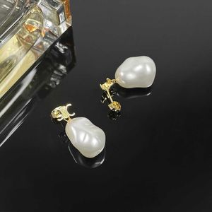 DM85 Designer Fashion Luxury Stud Novo Arco Triunfal Brincos de Pérolas Barrocas para Mulheres Pequenas e Médias Idades Alienidades Personalizadas de Alta Grau