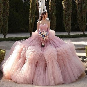 Pembe Prenses Quinceanera Elbiseler 2024 Boncuklar Tull Tered Lace-Up Korse Of Omuz Vestidos De 15 Anos Balo