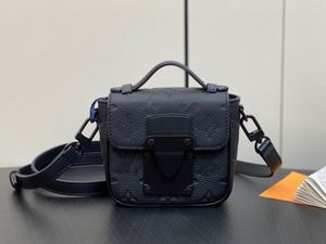 Top novo saco masculino crossbody saco mensageiro preto couro em relevo carta padrão bolsa m83148