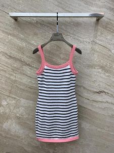 Kvinnors tankar stickade Camisole Girls Vest Camis klänning tidigt på våren klassisk färg modeblockering randiga peplum tops bna80