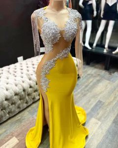 Prom Gelbe Kleider Meerjungfrau Eine Schulter Illusion Cutaway Seiten Lange Ärmel Applikationen Silber Kristall Perlen High Side Split Sexy Abendkleider Robe De Soiree