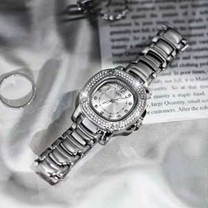 Orologi da donna di lusso di design impermeabile stile coreano semplice retrò leggero tendenza di nicchia temperamento cinturino in acciaio inossidabile da donna orologio da studente e da ragazza