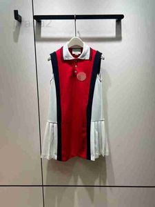 Grundläggande avslappnade klänningar Designer Academy Age Minska Tennis Sporty Letter Logo broderad tri färgpanel Kontrast Polo ärmlös veckad klänning GJBG