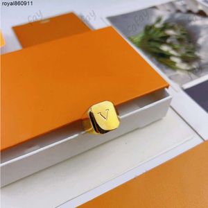 Luxury Jewelry Gold Signet Ring Designer Womens Classic Flowers Love Rings for Women Retro Silver Mens Letters Anelli Ringe