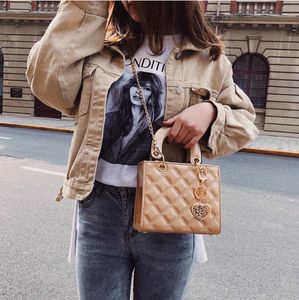 Evening Bags High Quality Designer Women Shoulder Bag Brand Luxury Handbag Clutch Diamond Stripe Chain Crossbody Bag Female Travel Hand Purse T221022