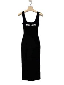 Marca de luxo m m vestido preto designer camisola vestido doce mini saia sexy sem mangas colete verão y2k malha regata