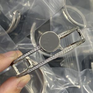 Lüks Bilezik Kadınlar için Jewlery Designer Kadınlar Kuff Bangle Basit Retro Bilezik Kaplamalı Gümüş Küçük Mektup Çift Hediye Popüler Mağara Metal ZL136 F4