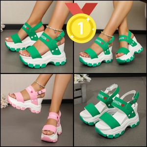 2024 Nya tofflor Buckle Strap Wedge Heel Sandals for Women Summer Lightweight Platform Slide Woman Non Slip Shoes Gai 35-43