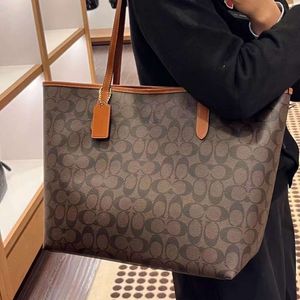 Storefront 2024 New Internet Celebrity Fashion Versatile City Tote Bag Handheld Commuter Outgoing Premium Womens Instagram Big