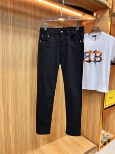 Jeans firmati da uomo Pantaloni da uomo europei da uomo Ricamo motociclistico Jeans moda in cotone strappato pop Pantaloni cargo da uomo Taglia anca nera 28-40 # 031