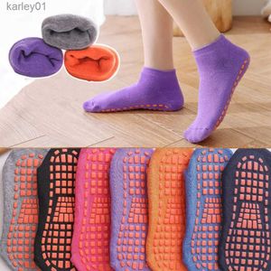 Barnstrumpor Autumn/Winter/Spring/Summer Non-Slip Floor Socks Candy Color Cotton Yoga Trampoline Socks Soles Lim Early Education Socks YQ240314