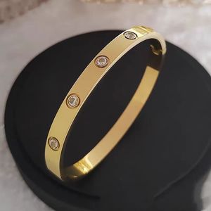 Designer skruvarmband mode lyxiga smycken trendiga armband 18k guld armband titan stål kvinnor män nagel armband silver klassiker designer tacksägelse dag