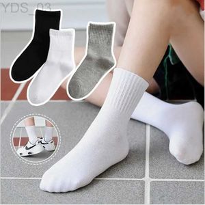 Barnstrumpor 5pairs/Lot Kids Pure White Sock Baby Boy Girl Solid andas Cotton Sport 1-12 år YQ240314