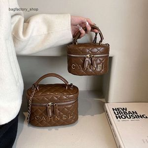 Fabrik som säljer 50% rabattmärke Designer Nya handväskor Womens Bag Fashion Bucket New Shoulder Texture Chain Underarm