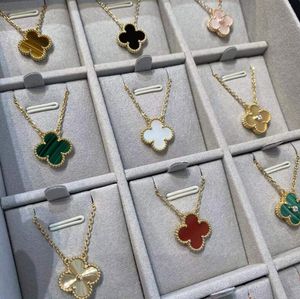 Nytt Clover Necklace Pendant Pearl Mother Rostfritt stål Pläterad 18K Kvinnors Girl Valentine's Day Mors dag Engagemangsmycken