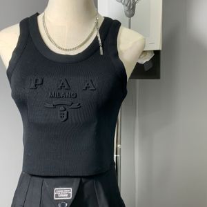 Womens Designer Top 2024 Summer New Ice Silk Sticked Sleeveless Letter broderad hängande rem sexig kort bantningstank