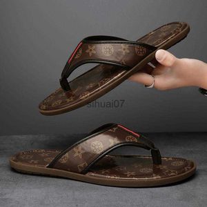 Hemskor Luxury Leather Mönster Designer Sandaler Slippare Mens Summer Trend Fashion Flip Flops Ytter Wear Beach Shoes Home Badrum Non-Slip Fo 240314