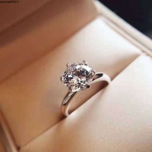 Anel de noivado solitário de diamante redondo com garras clássicas, designer de casamento, amantes de anéis para mulheres