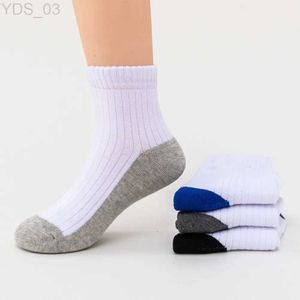 Barnstrumpor 4pairs Pure Cotton Soft White Student Socks Bortable Absorbering Sweat Sport Socks Tys Girls Quality Socks Storlek 16-24 cm YQ240314