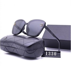 Sonnenbrillen für Frauen, rechteckige Sonnenbrille, Luxus-Designer-Sonnenbrille, Mann und Frau, Unisex, Designer-Schutzbrille, Strand-Sonnenbrille, Retro-Rahmen-Design, UV400, mit Box v1330